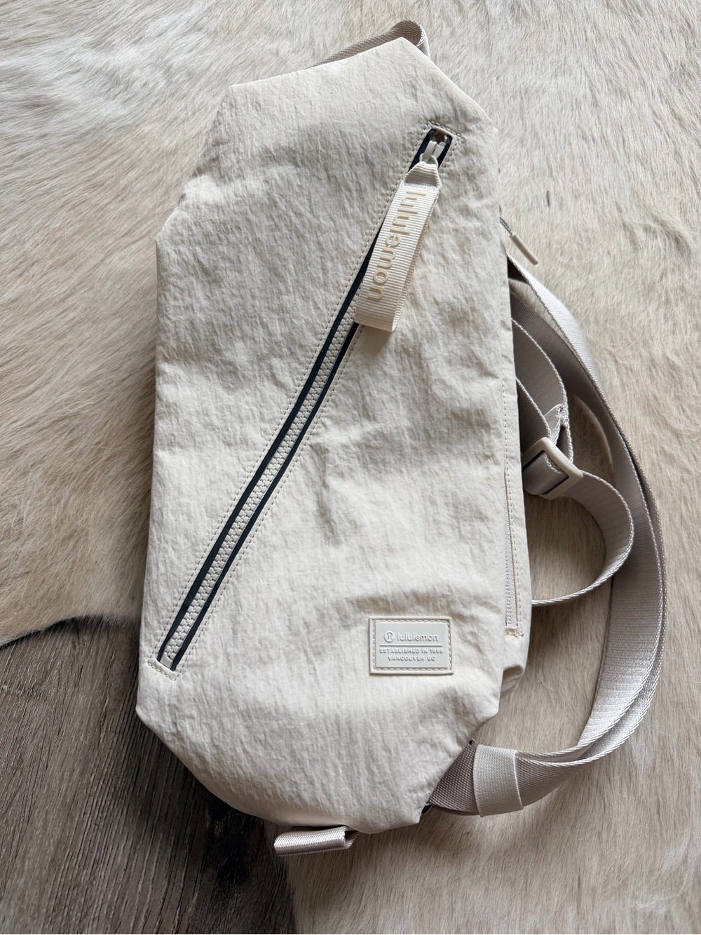 NWOT Lululemon Cream Crossbody/Shoulder/Backpack Bag